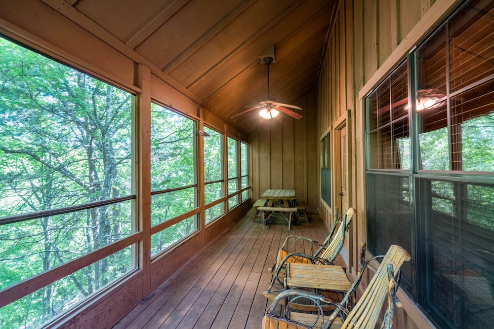 The Cabins At Green Mountain 24/68