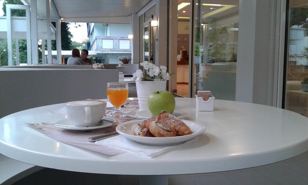 Hotel Ambasciata 29/36