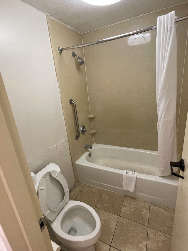 Red Lion Inn & Suites Hattiesburg 14/17