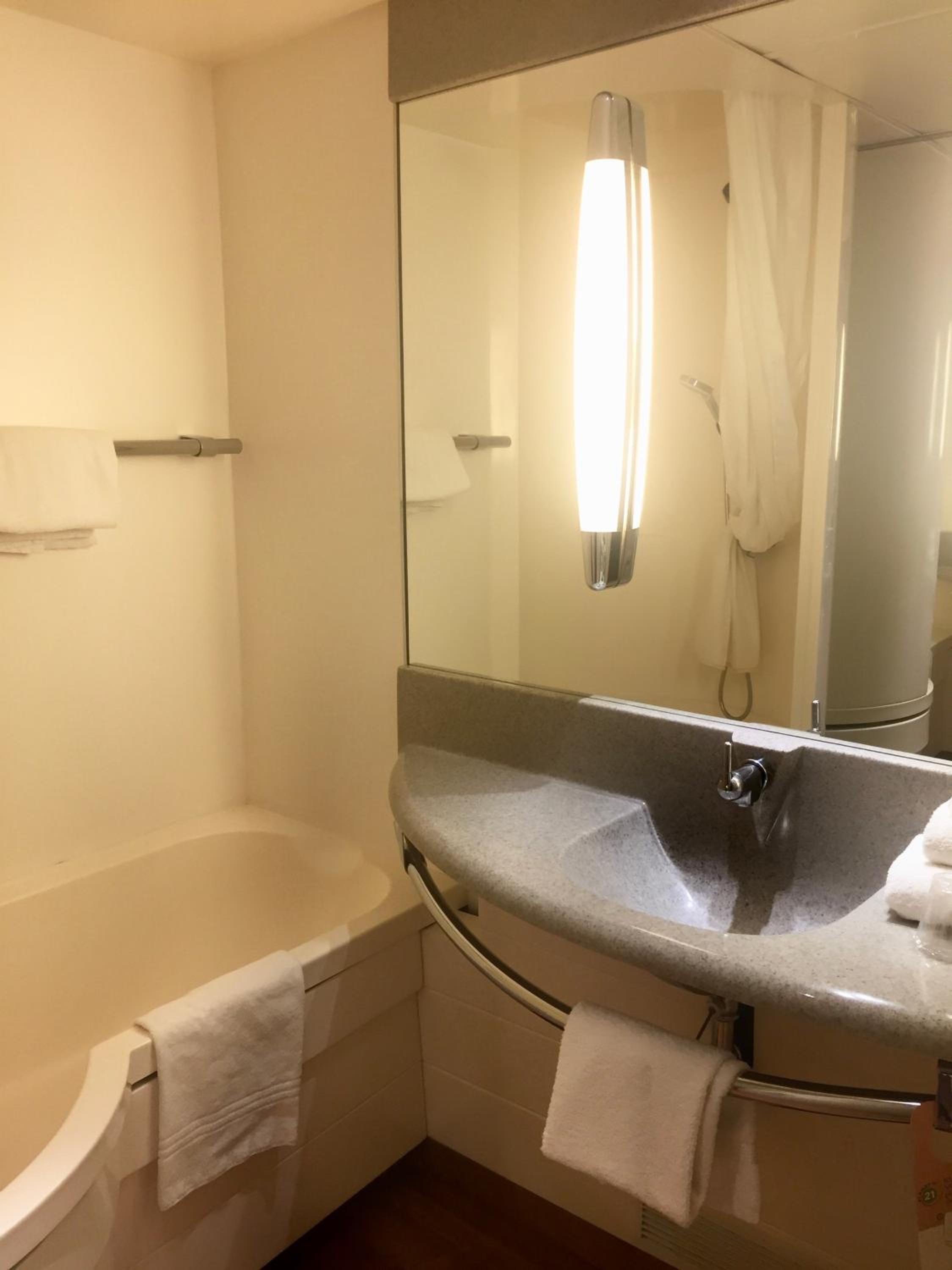 غرفة كلاسيكية بسرير كوين مع أريكة، Novotel Marseille Est 7/7