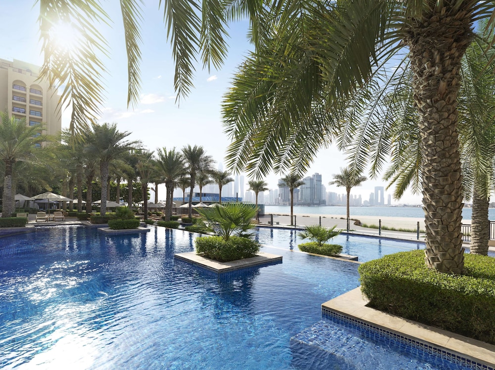 Fairmont The Palm Hotel 61/66