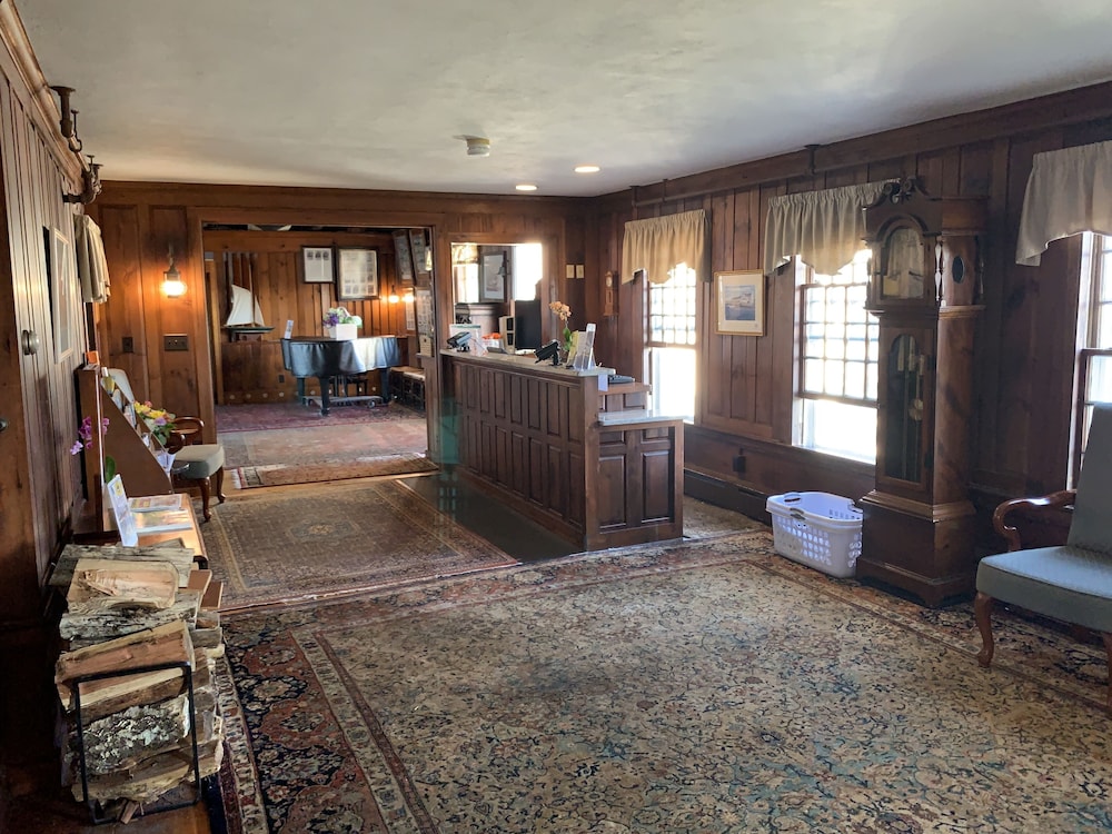 Lighthouse Inn 6/50