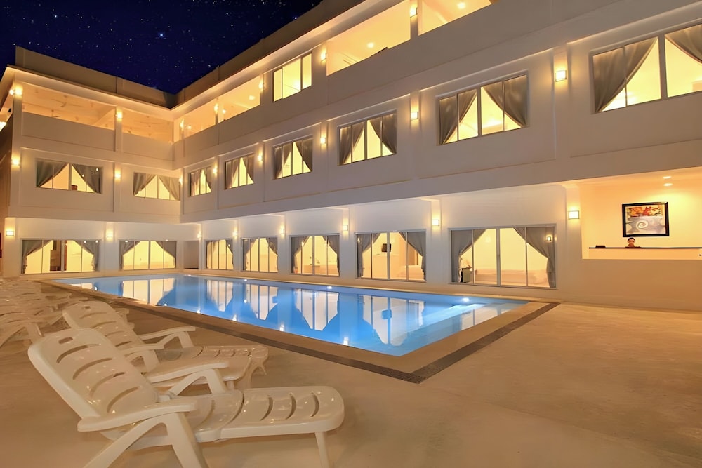Coron Bluewave Hotel 63/75