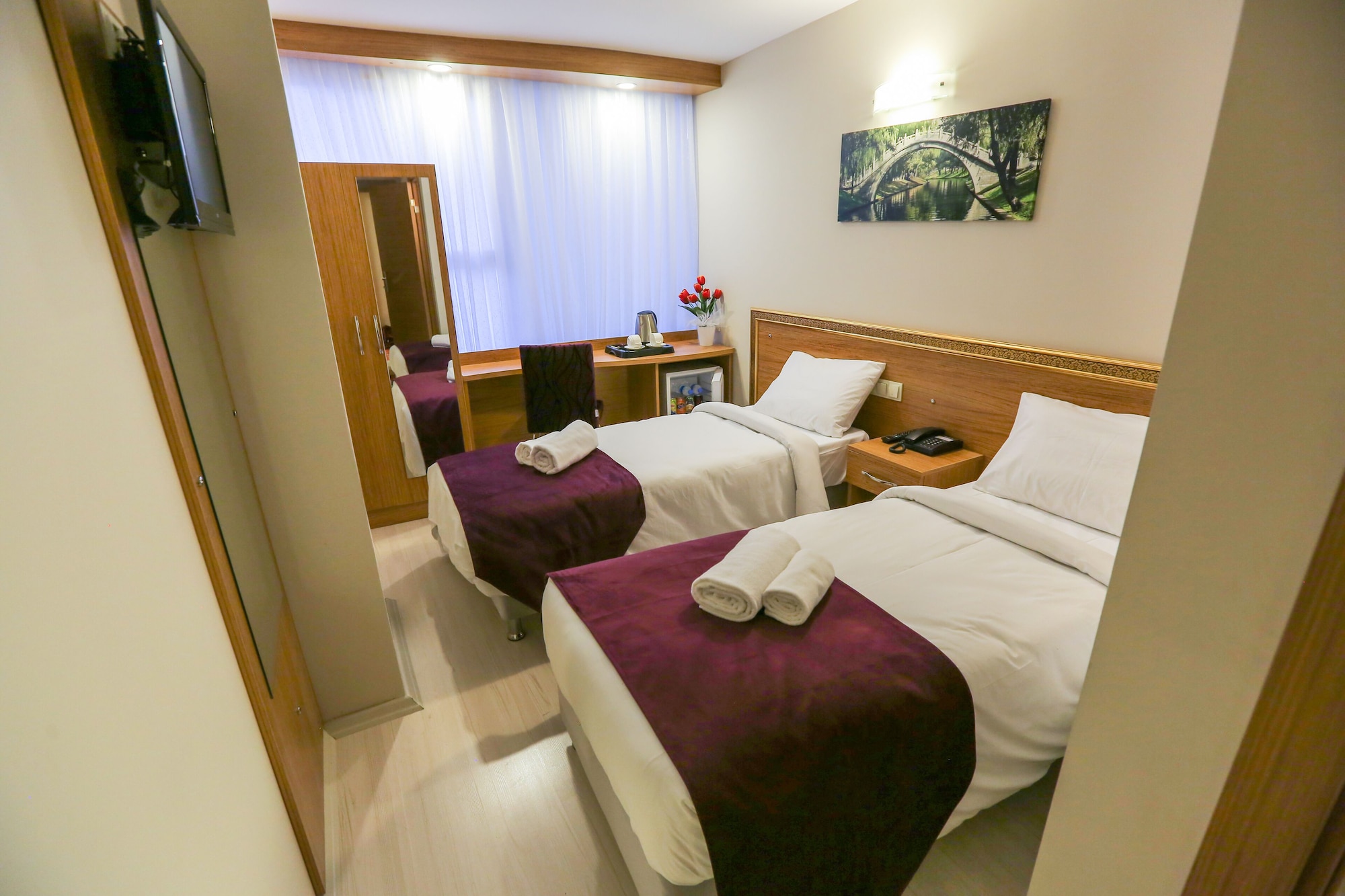 1 BEDROOM, STANDARD, TWIN BEDS, CITY VIEW