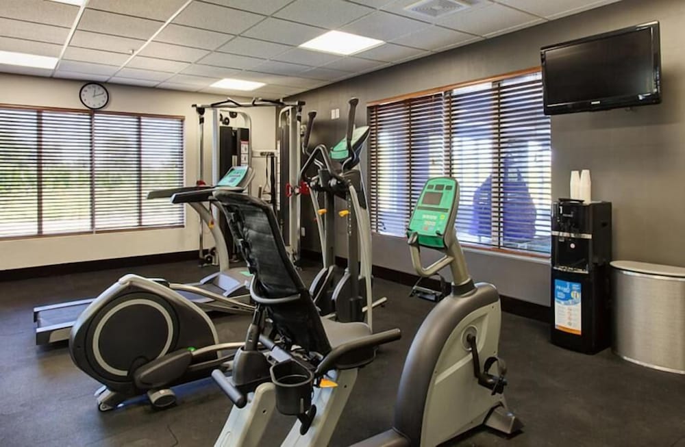 Holiday Inn Express Hotel & Suites North Fremont 35/58