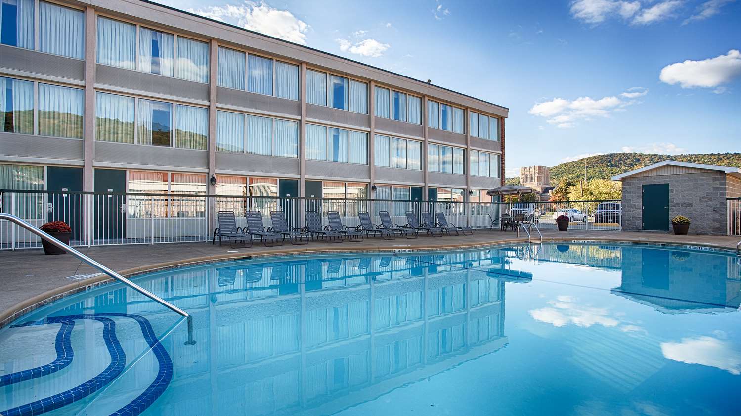 Best Western Plus Bradford Inn 2/38