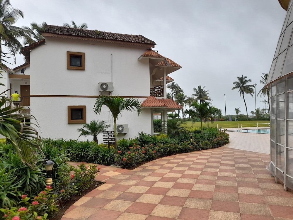 Nanu Beach Resort and Spa 44/50