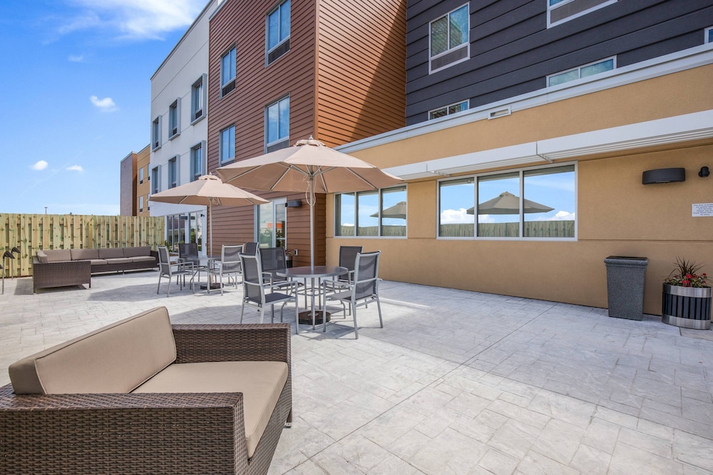 Fairfield Inn & Suites by Marriott Whitewater 2/38