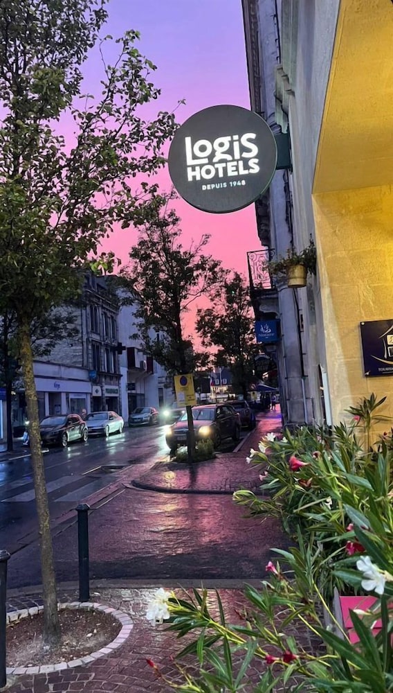 P'TIT DEJ-HOTEL COGNAC LA RESIDENCE 39/47