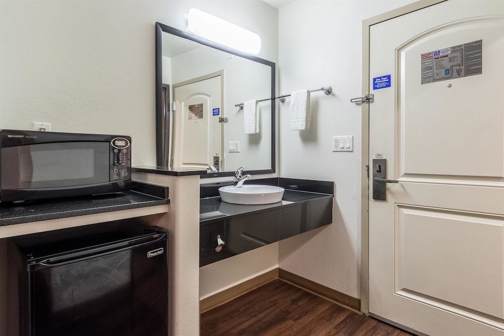Motel6 Oceanside, CA - Marina 25/32