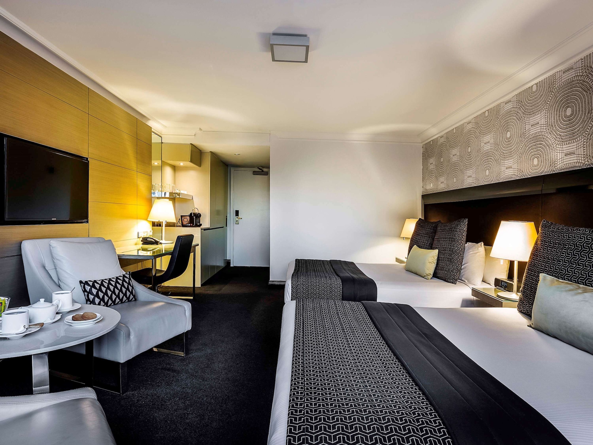 EXECUTIVE, TWIN BEDS