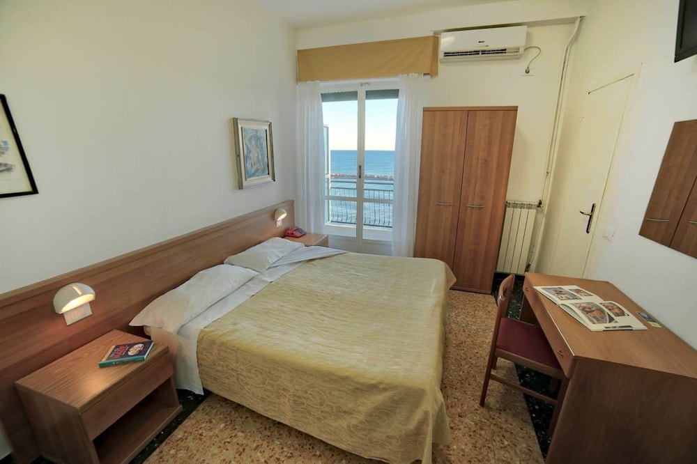 HOTEL MAYOLA 57/73