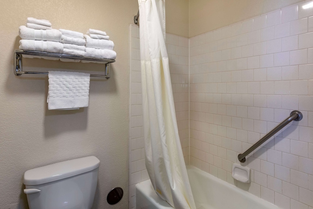 Best Western Town & Country Lodge 20/58