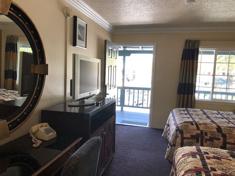 Lamplighter Motel 34/50