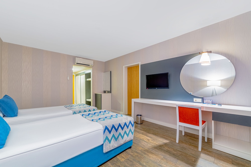 Justiniano Park Conti 18/50