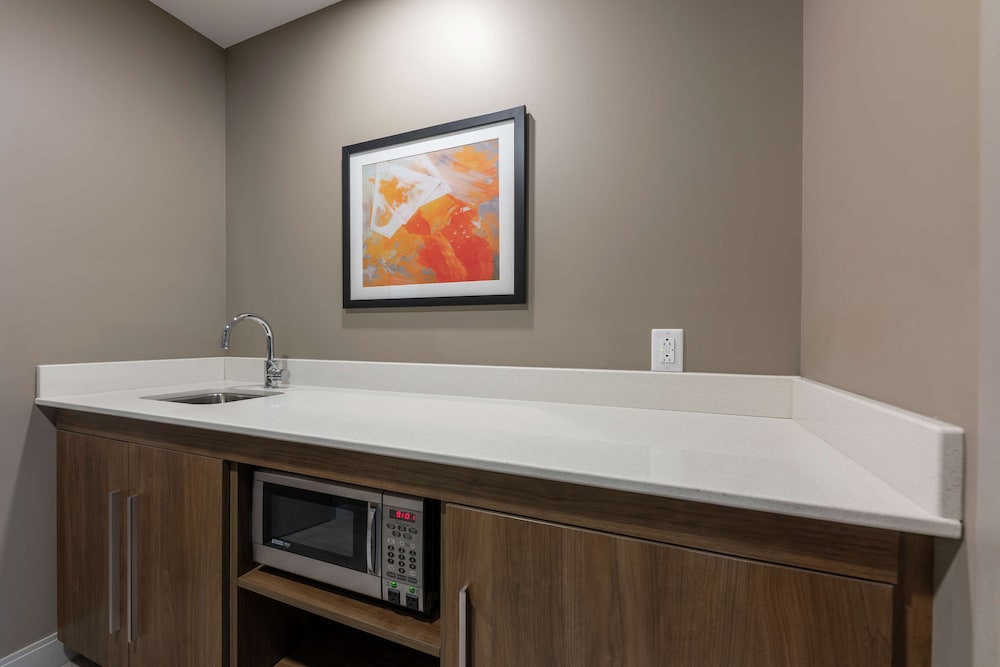 Hampton Inn and Suites Charlottetown 40/41