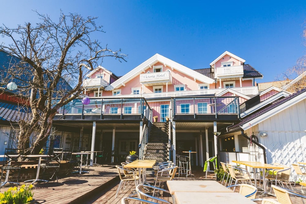 Victoria Hotel 2/50