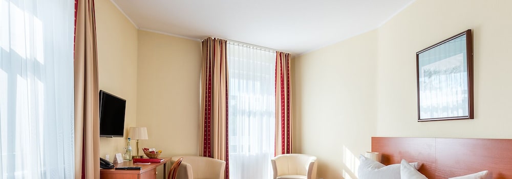Azimut Hotel Dresden 30/66