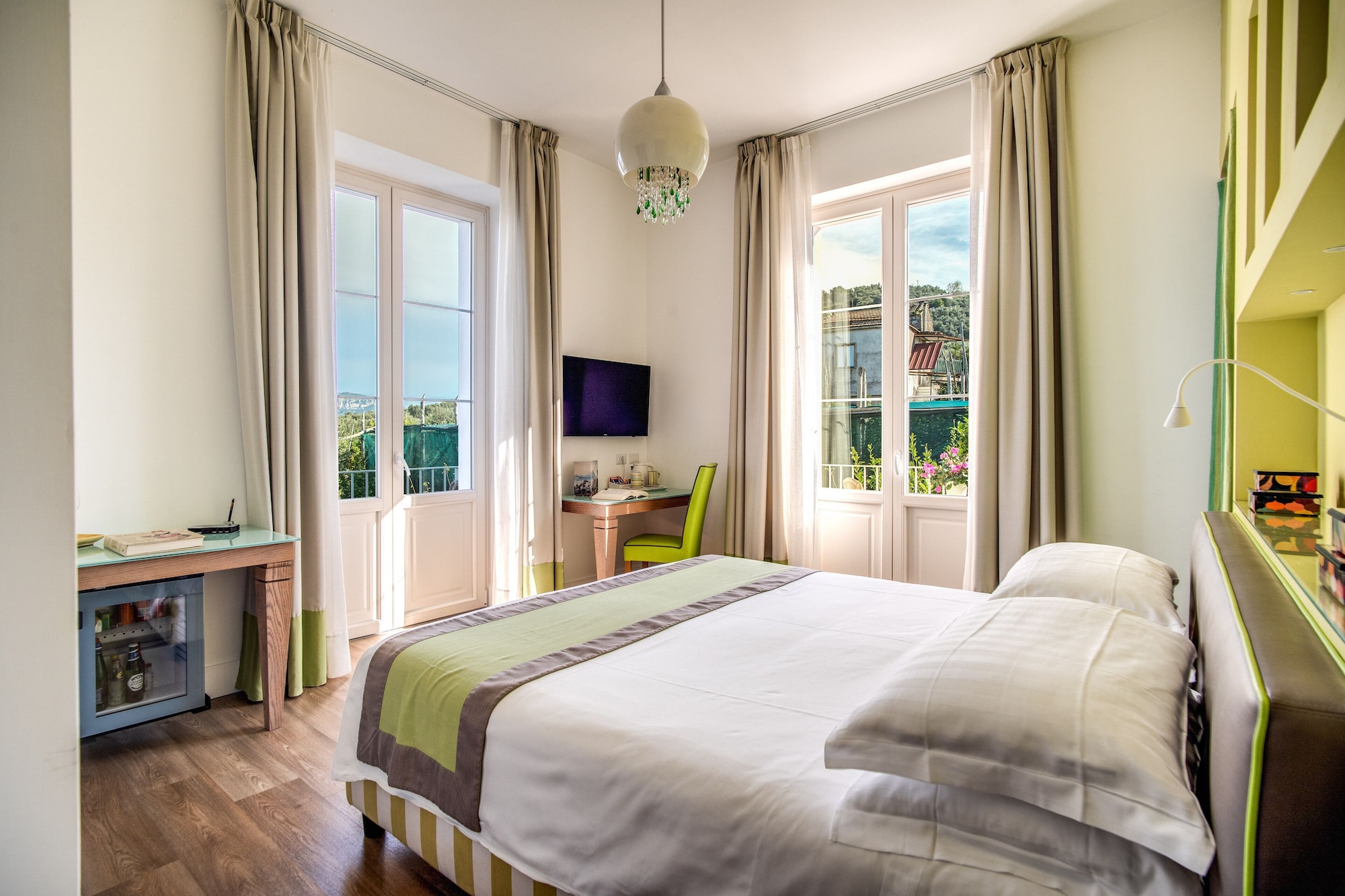 DELUXE, DOUBLE OR TWIN BED, SEA VIEW, BALCONY