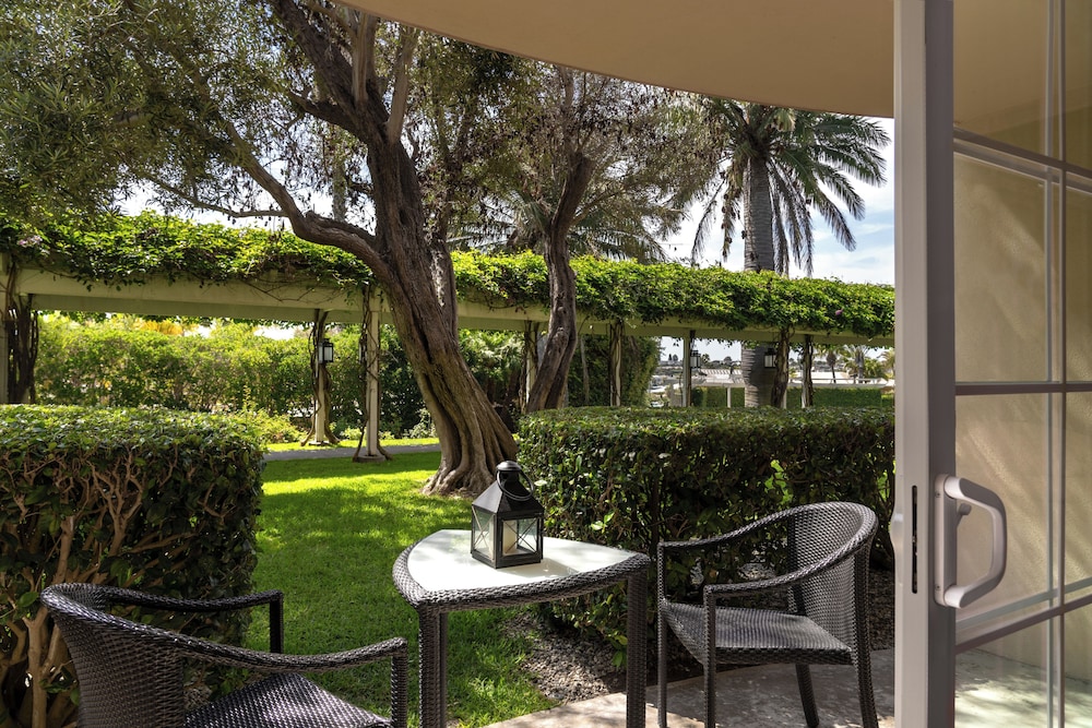 Hyatt Regency Newport Beach Hotel 73/75