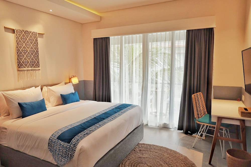 The Beach House Resort 10/70