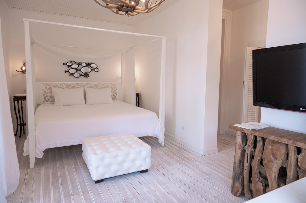 Deluxe, Double Bed