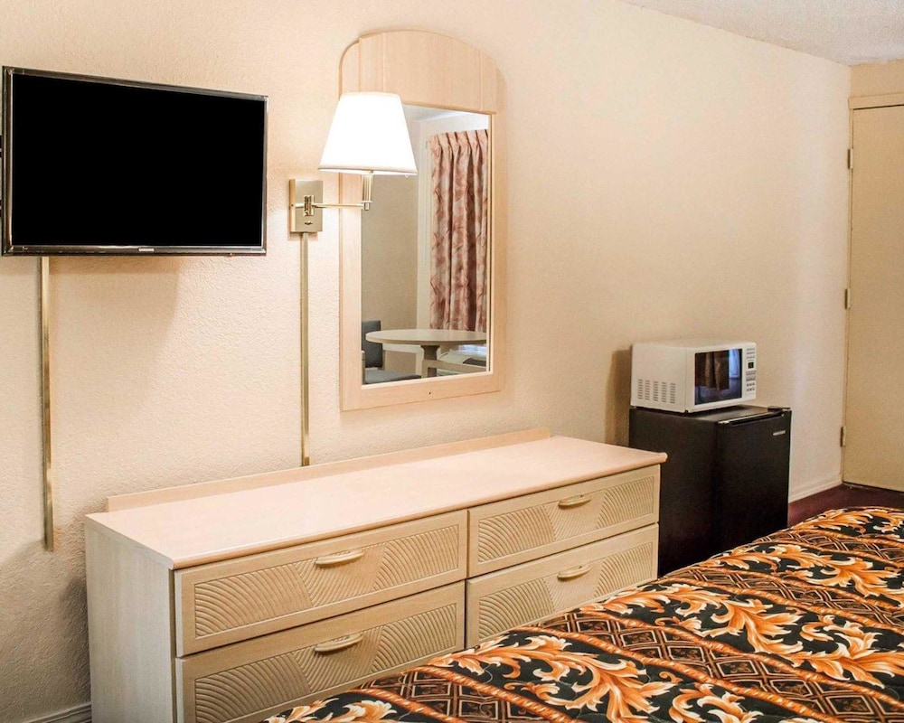 Rodeway Inn Findlay University Area 20/43