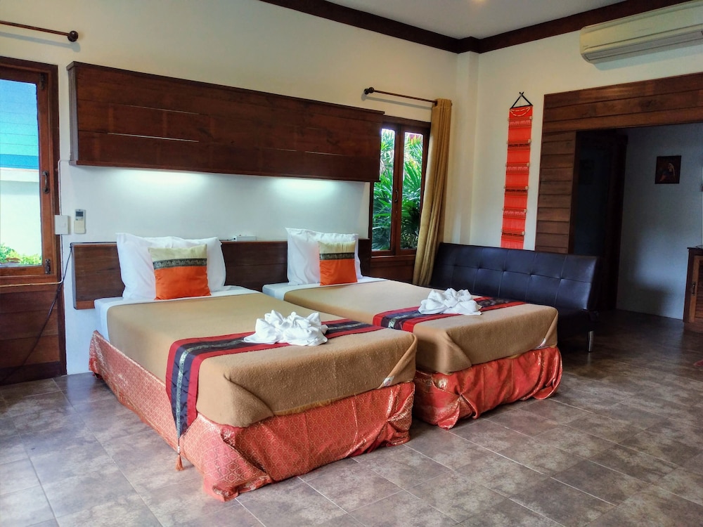 DELUXE, TWIN BEDS