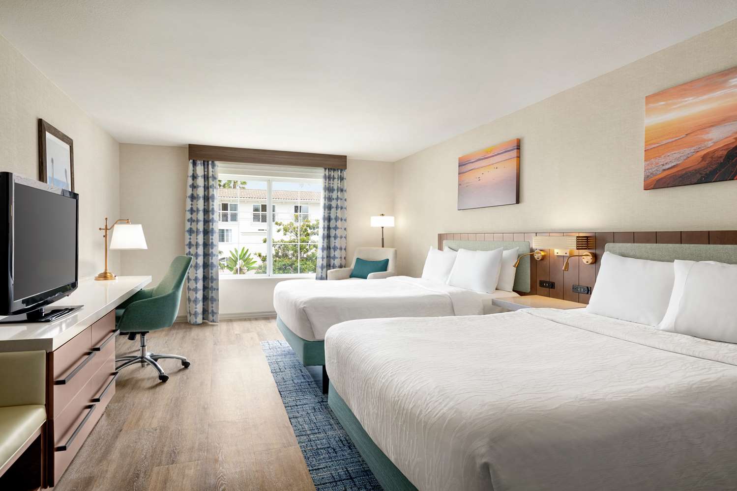 ROOM, 2 QUEEN BEDS, POOL VIEW, BATHTUB