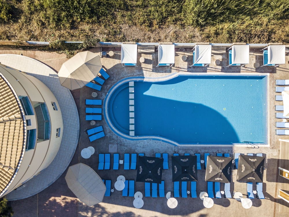 Island Beach Resort And Annex Adults Only 77/81