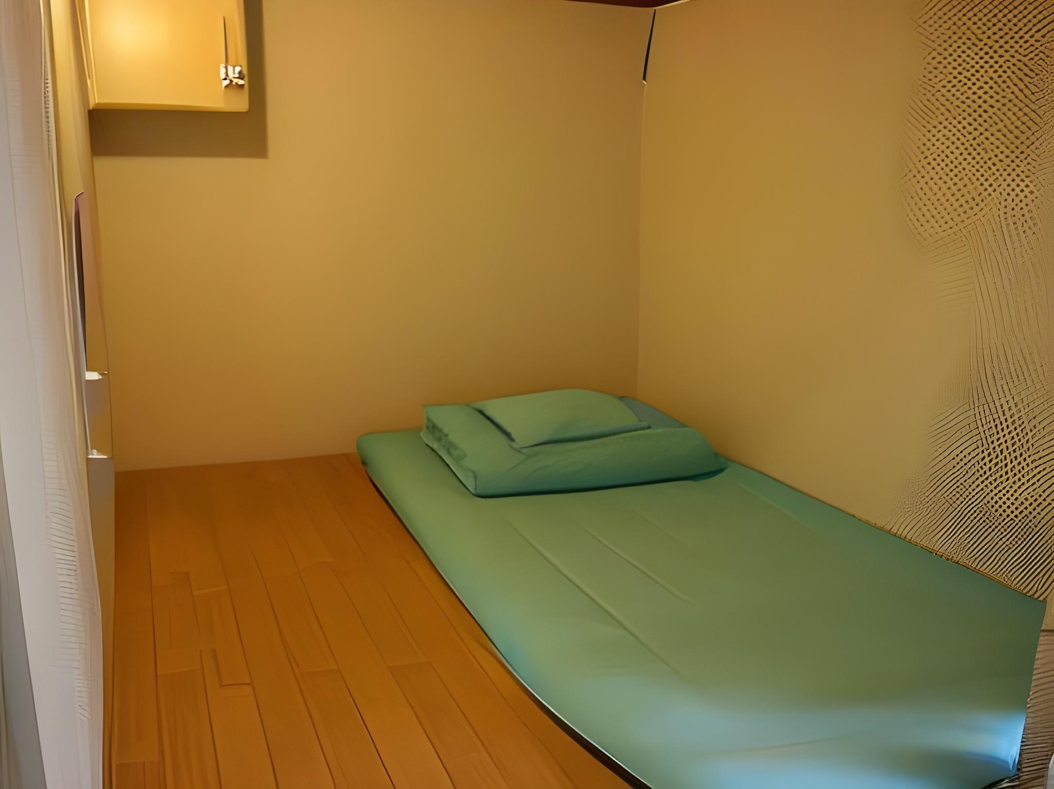 Female Dorm, Female Only, Economy