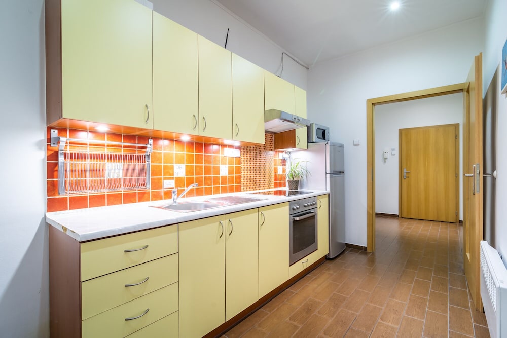 Royal Road Residence 10/50