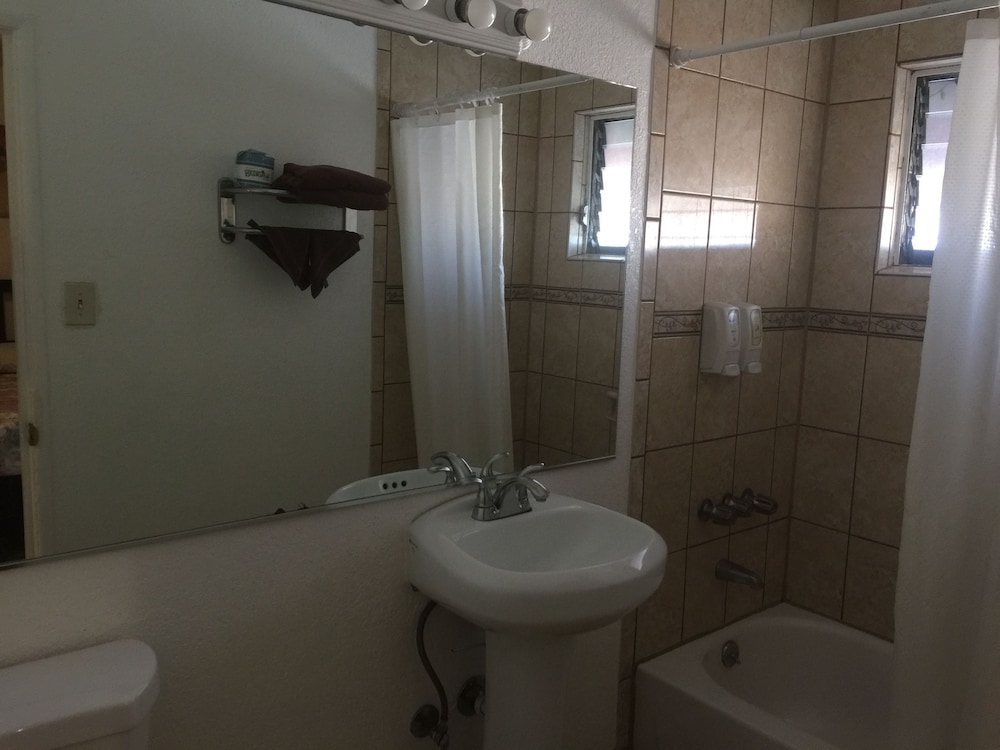 Tradewinds Allsuites Hotel 27/33