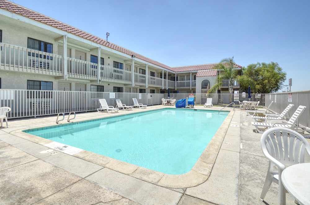 Vagabond Inn Buttonwillow North I-5 4/39