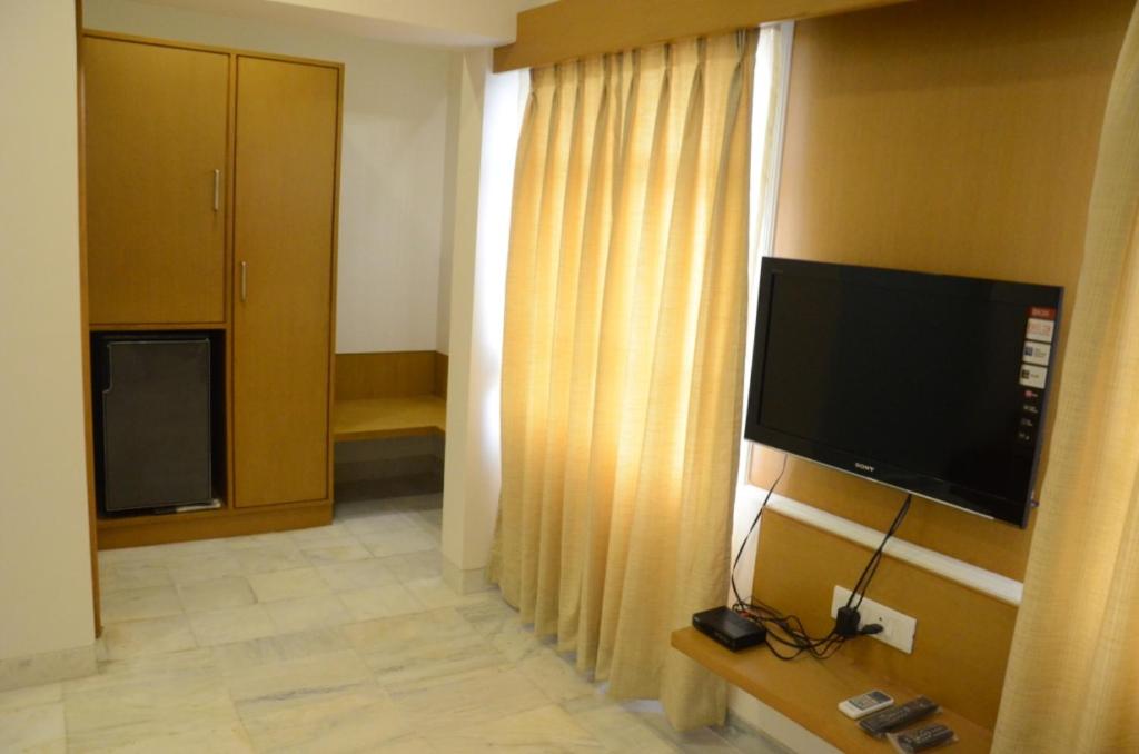 Hotel Yuvraj 34/35