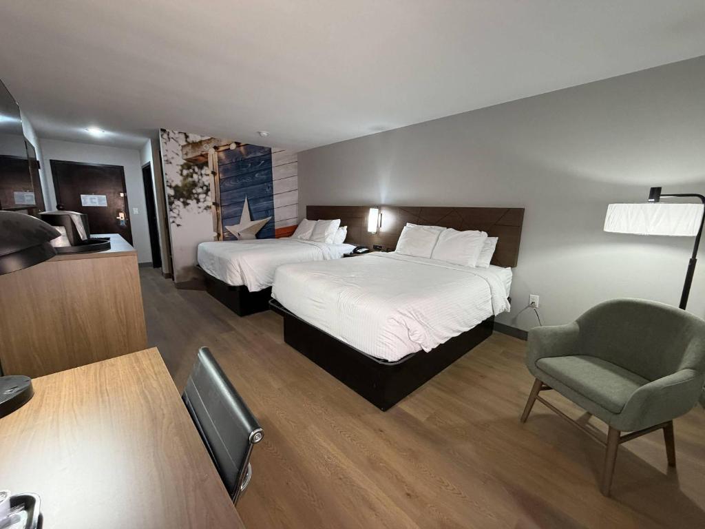 ROOM, 3 QUEEN BEDS