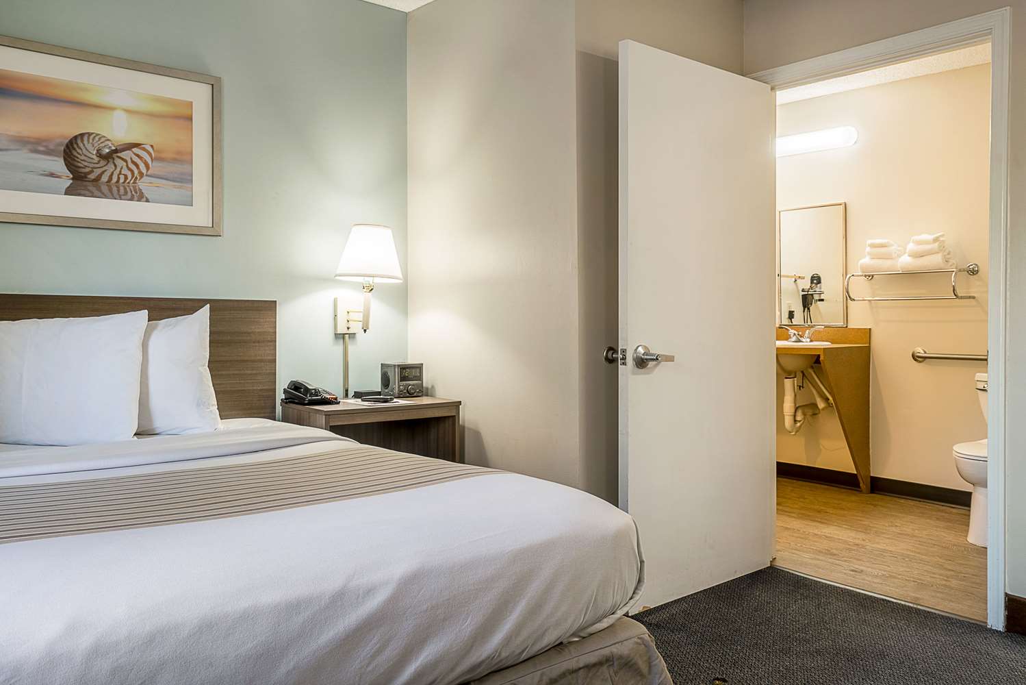 Efficiency, Double Bed, Accessible