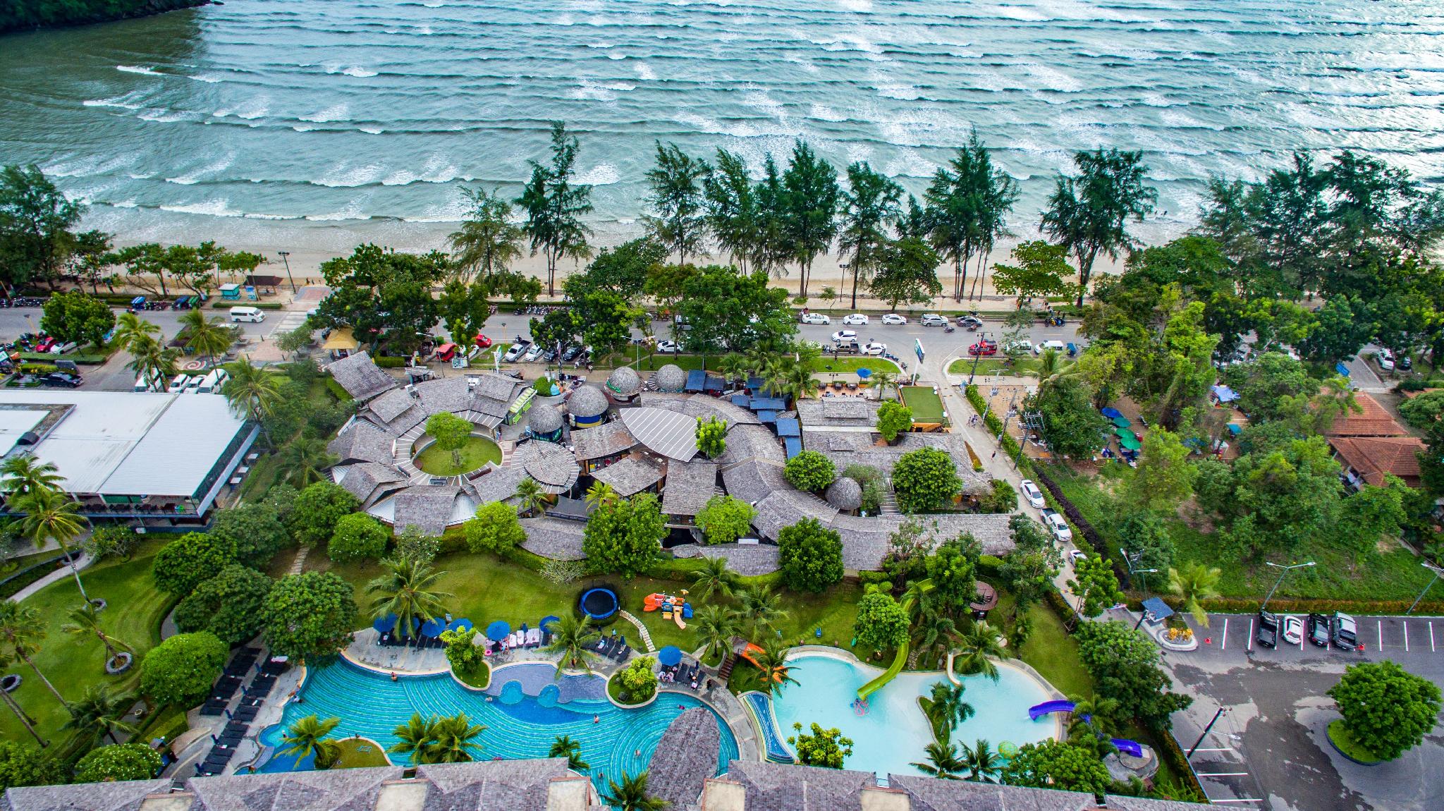 Deluxe, King Bed, with Extra Bed, Pool Access