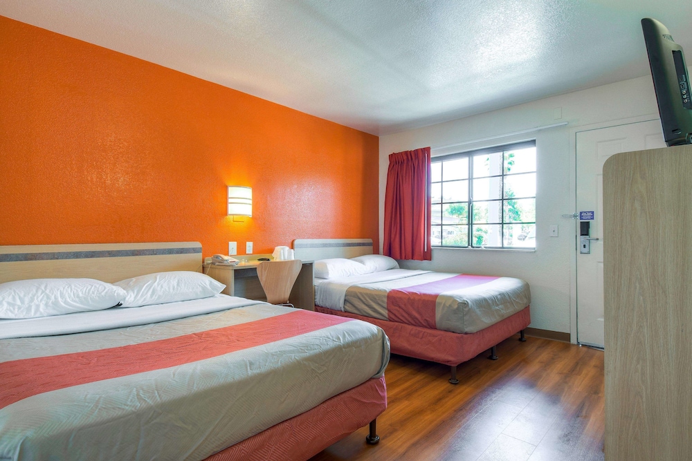 Motel6 Pomona, CA - Los Angeles 16/36