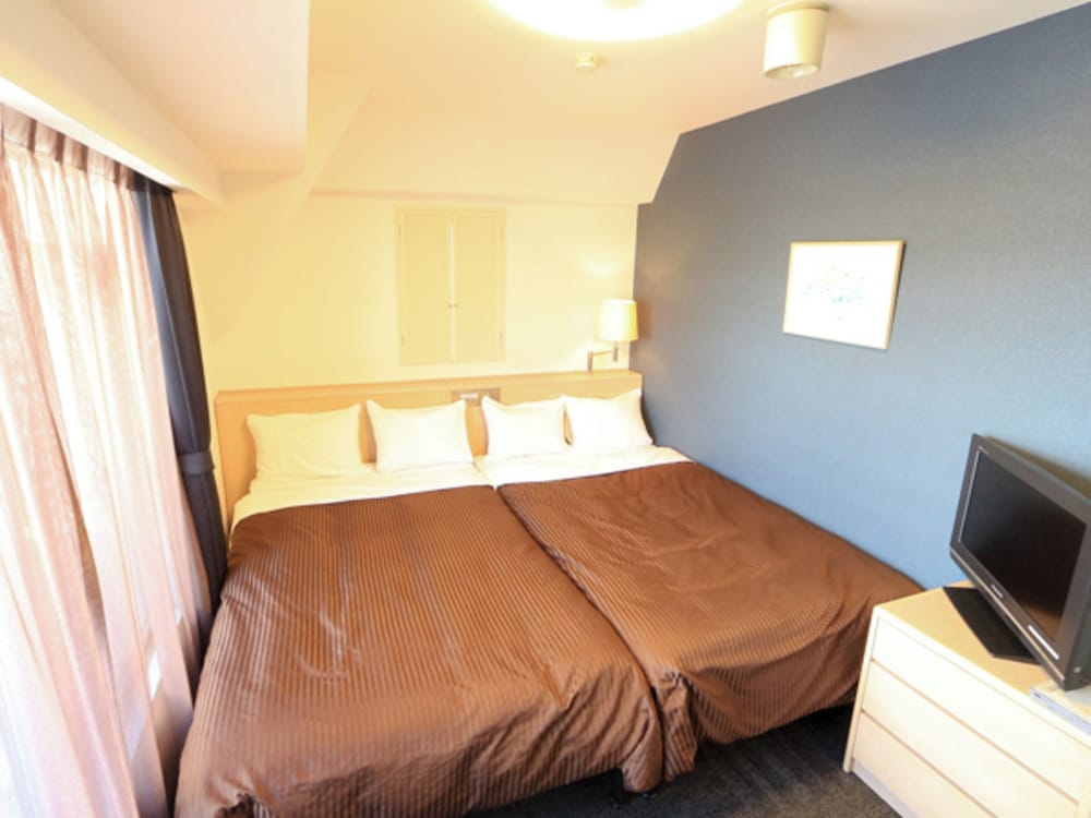 ROOM, TWIN BEDS, SMOKING