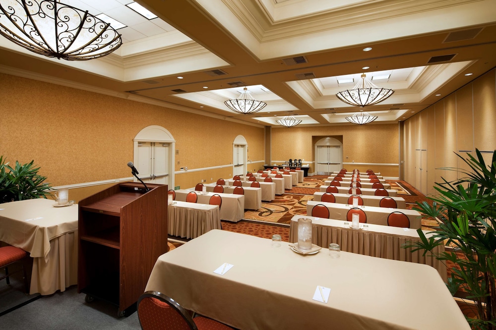 DoubleTree Suites by Hilton Hotel Anaheim Resort - Convention Center 47/56