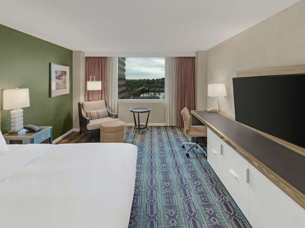 Hilton Harrisburg 18/69
