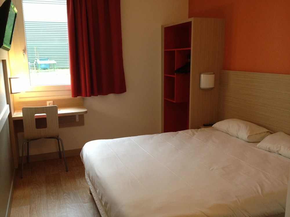 PREMIERE CLASSE HOTEL ROISSY - AEROPORT CDG - LE MESNIL AMELOT 24/61
