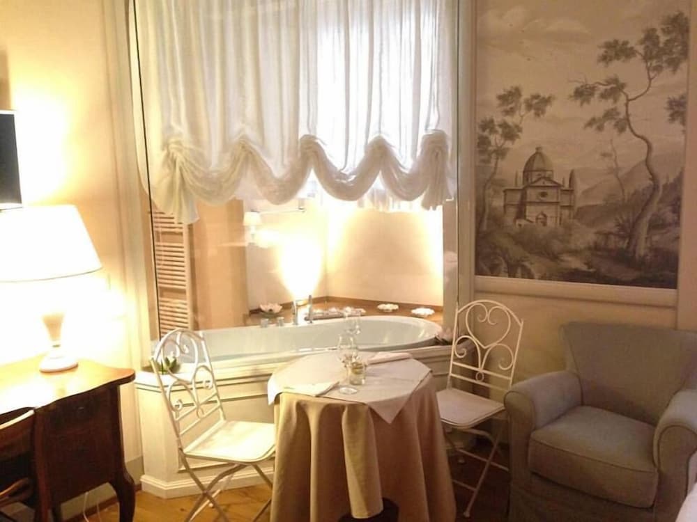 La Corte Di Ambra 37/50