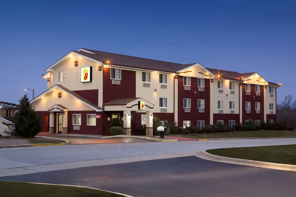 Super 8 by Wyndham Joplin 2/23