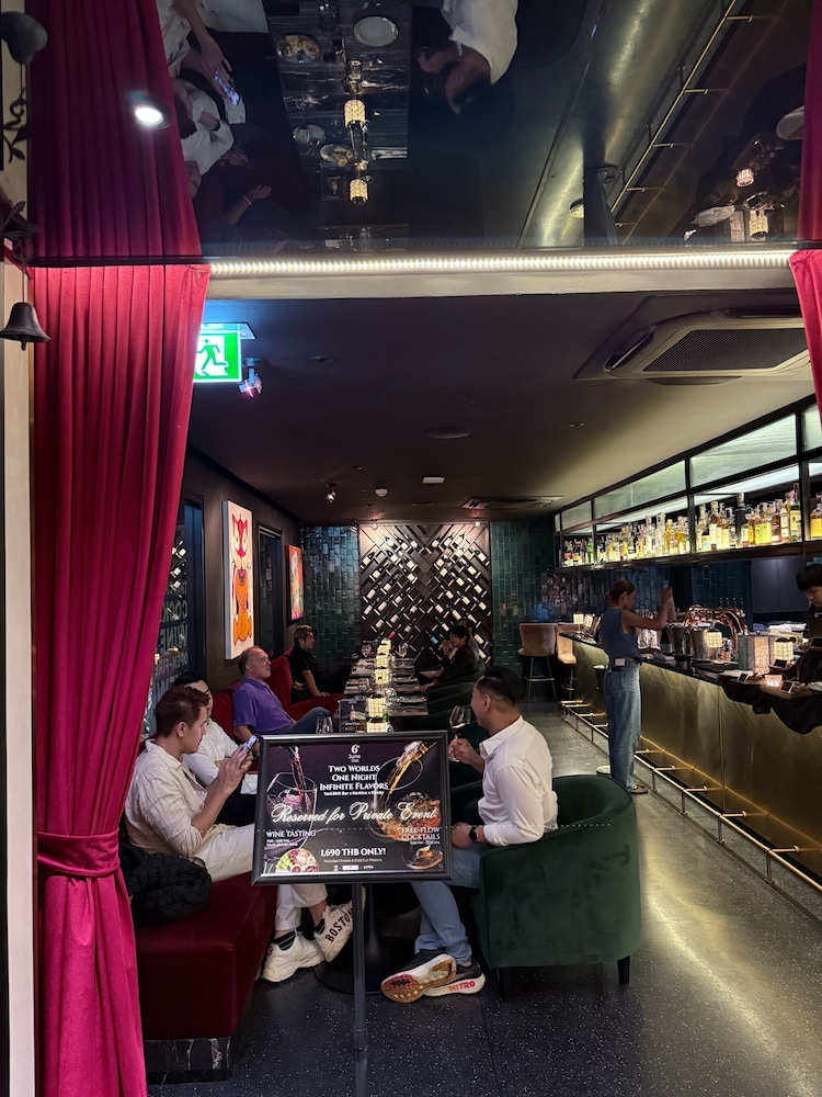 The Gravitique Hotel Khaosan 30/50