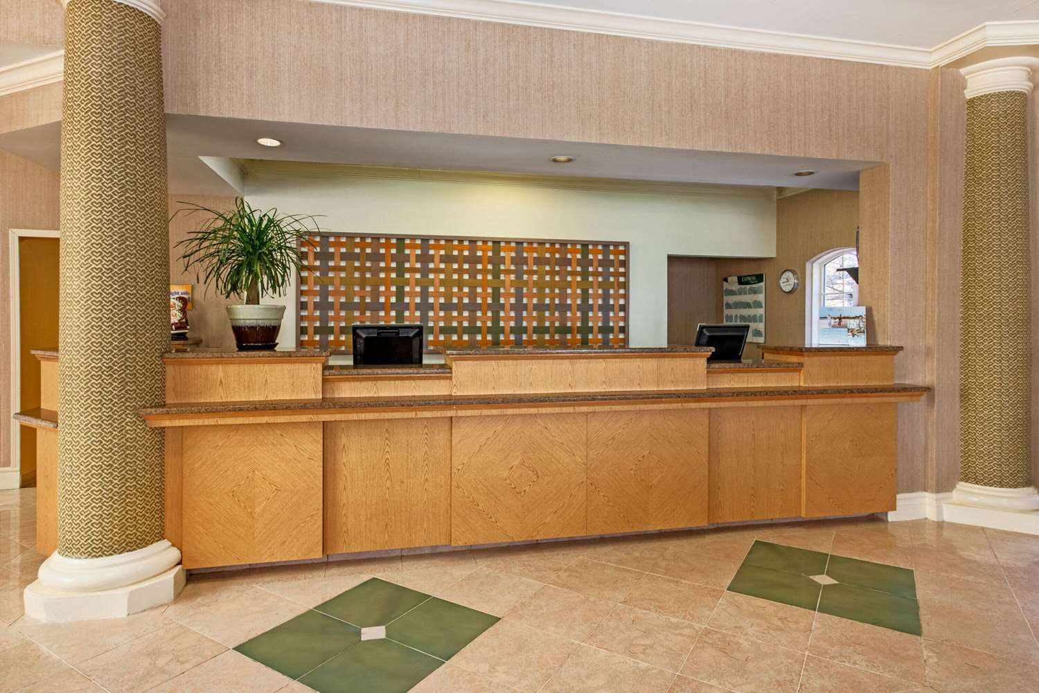La Quinta Inn & Suites by Wyndham Albuquerque West 3/21