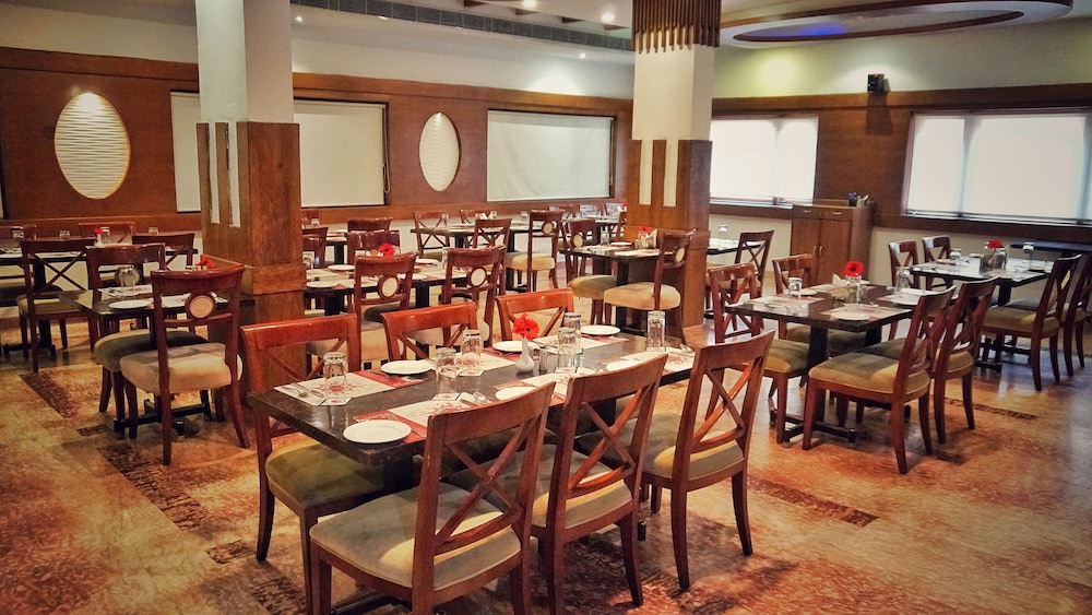 KESHAV CLARKS INN 13/21