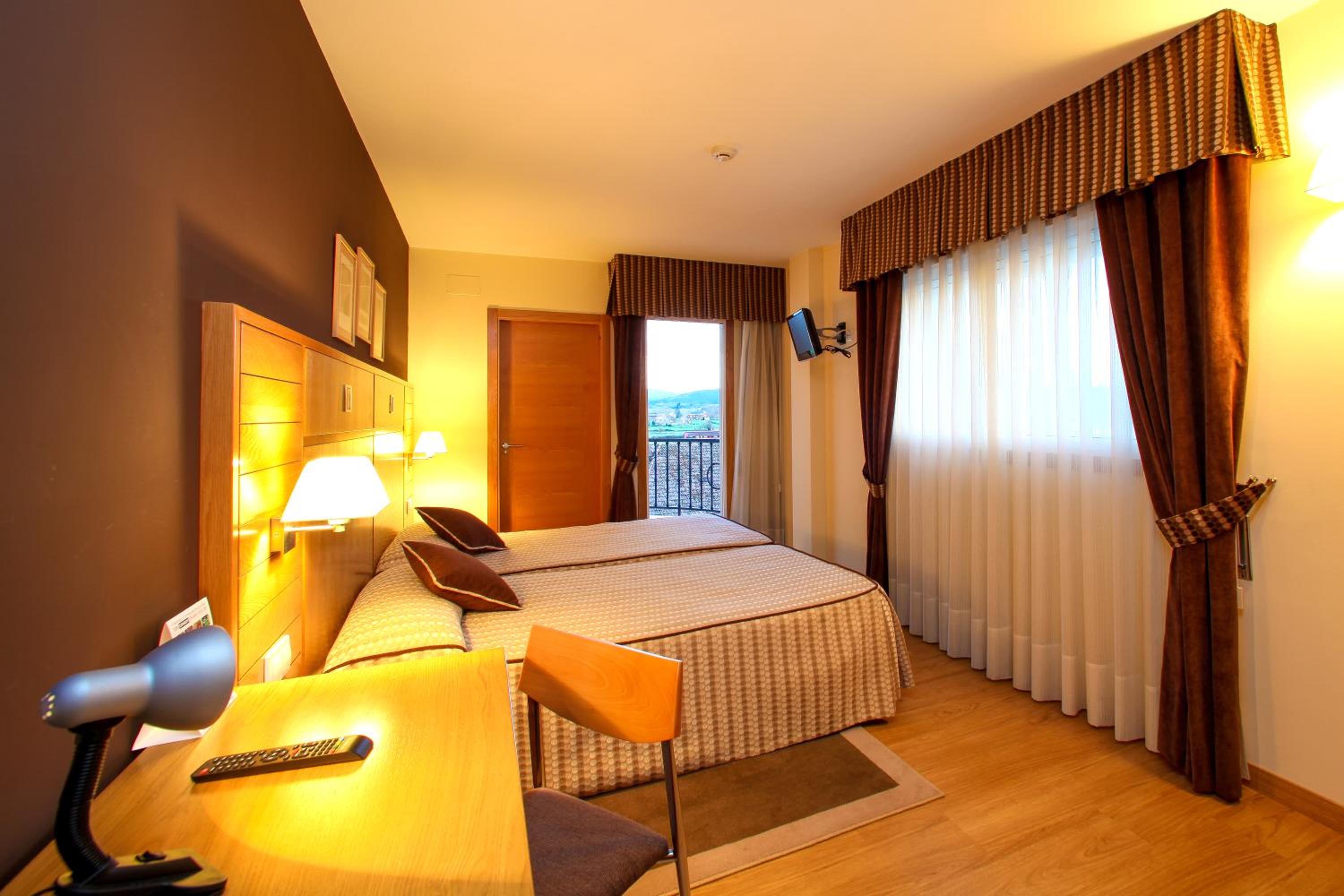 Hotel Condes de Lemos 25/55