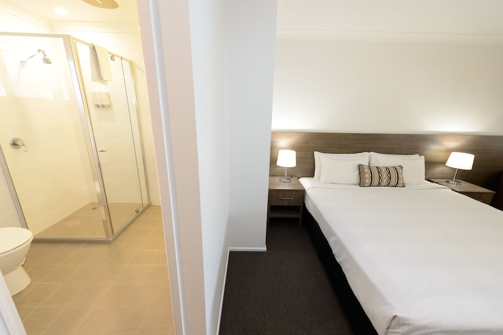 Smart Motel Bert Hinkler 16/56